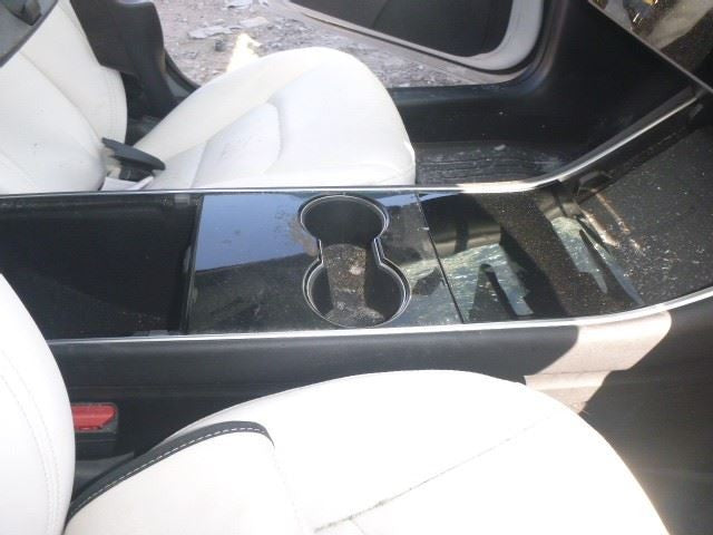 TESLA 3   2020 Console Front 1528314