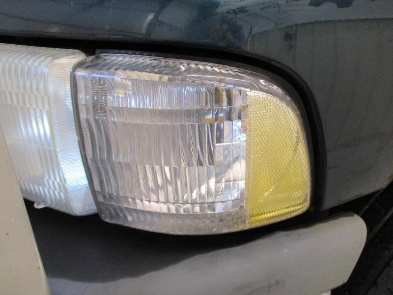 Driver Corner/Park Light Beside Headlamp Fits 94-02 DODGE 2500 PICKUP 