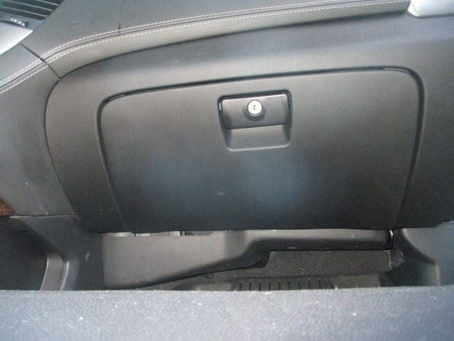 SUBURBAN 1500 2019 Glove Box 1617795