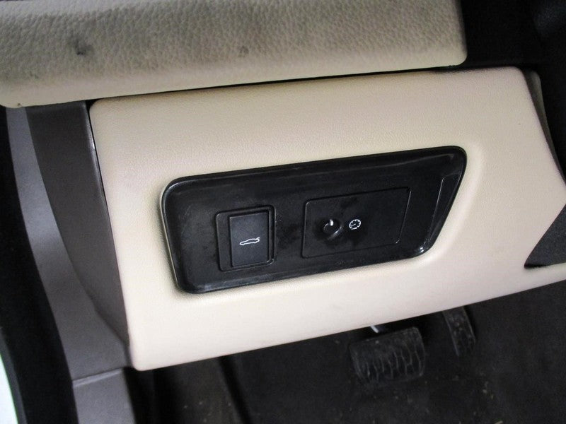 XF        2016 Dash/Interior/Seat Switch 1727824