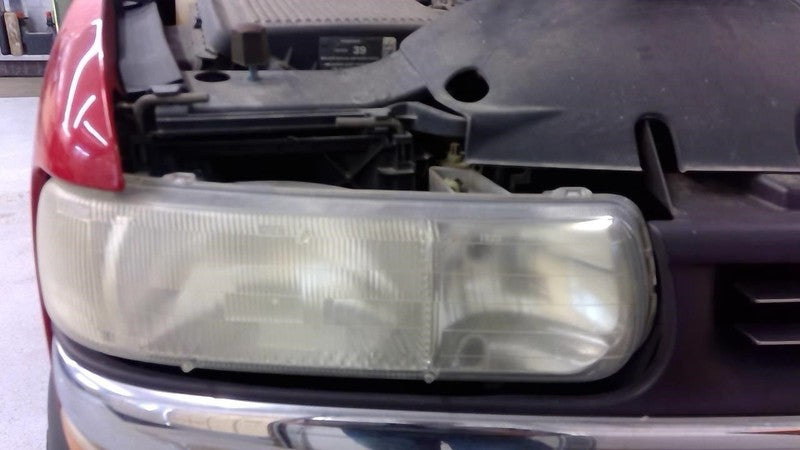 Passenger Right Headlight Fits 00-06 SUBURBAN 1500 1924392