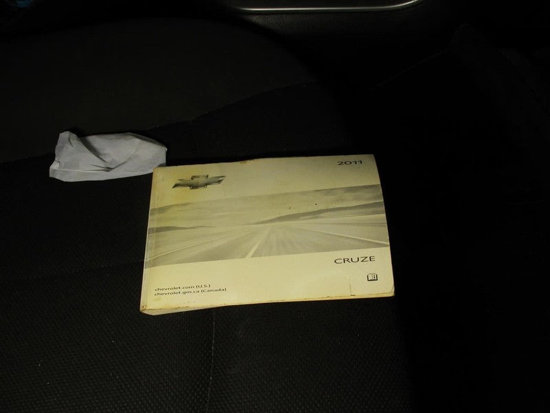 CRUZE     2011 Owners Manual 2037484