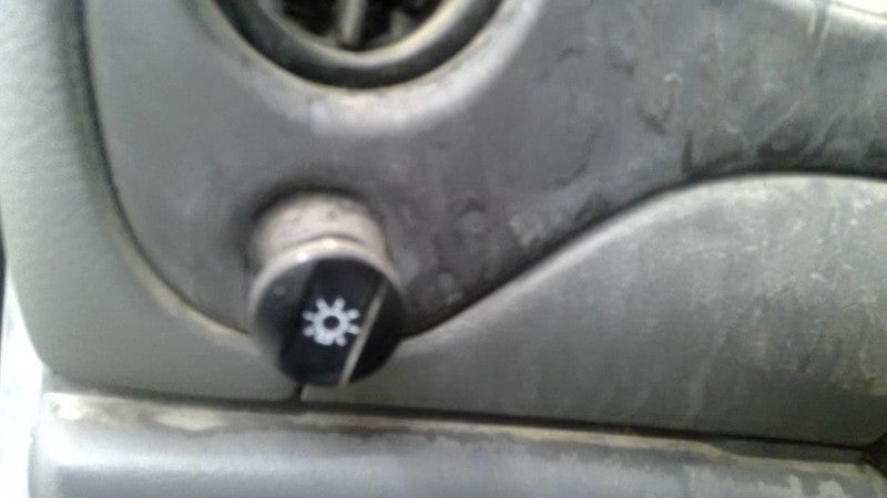 E250      2004 Dash/Interior/Seat Switch 1906609