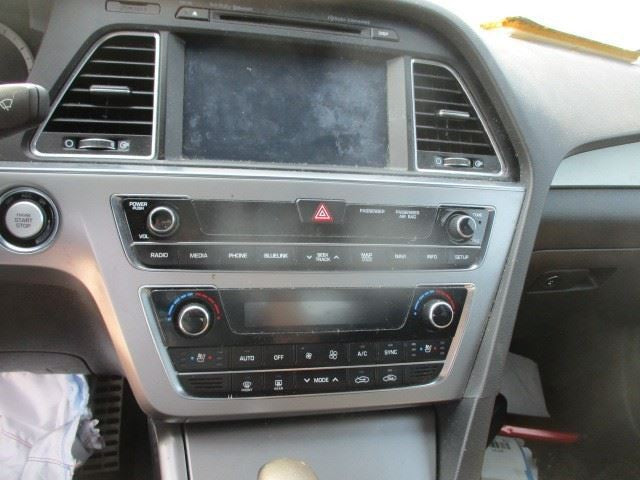 Info-GPS-TV Screen Control Panel Clock ID 94510C15104X Fits 15-16 SONA