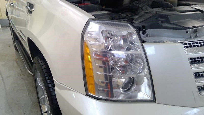 Passenger Headlight Xenon HID Fits 07-09 ESCALADE 1726424