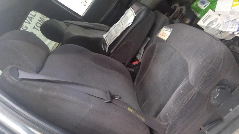 SILVRDO25 2002 Front Seat 2004171