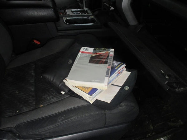TUNDRA    2015 Owners Manual 1705052