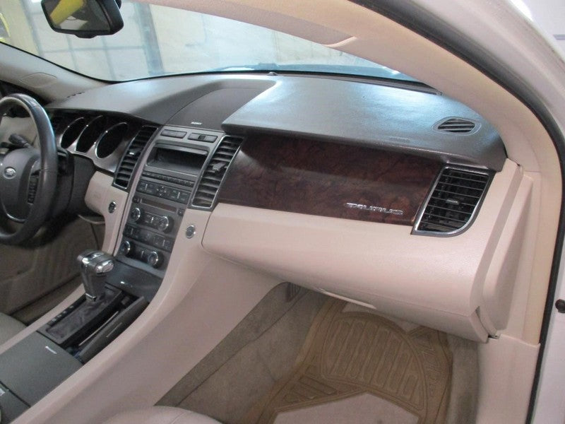 TAURUS    2011 Glove Box 2017191