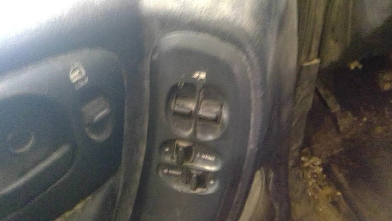 AC Compressor Without Rear AC Fits 01-04 CARAVAN 1931061