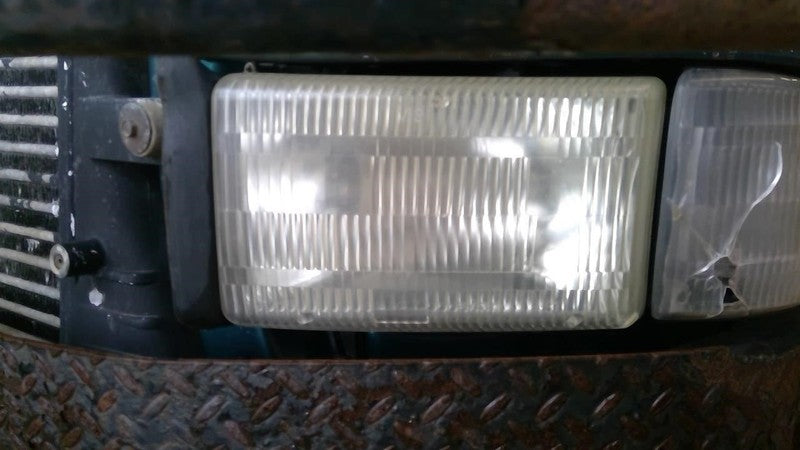 RAM2500   1999 Fuse Box Engine 1923157