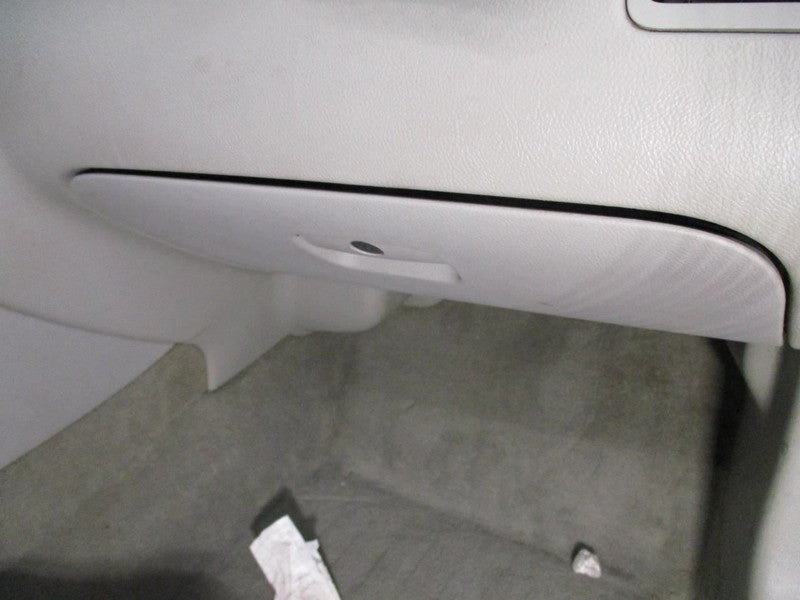 LUCERNE   2009 Glove Box 2035712