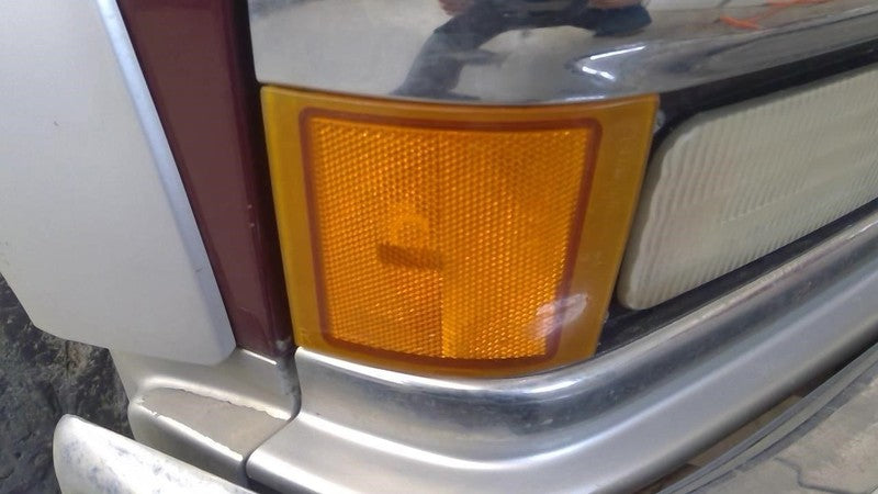 Passenger Corner/Park Light Side Marker Fits 94-02 CHEVROLET 3500 PICK
