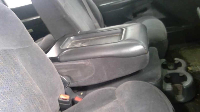 SILVRDO15 2002 Front Seat 1981195