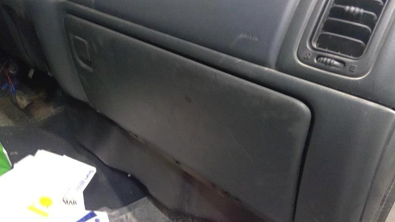 SILVRDO25 2002 Glove Box 2004172