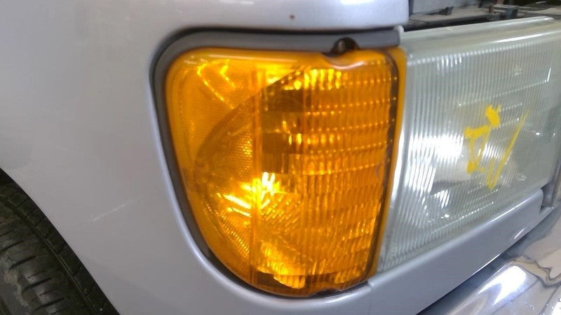 Passenger Corner/Park Light Fits 03-07 FORD E150 VAN 1850930