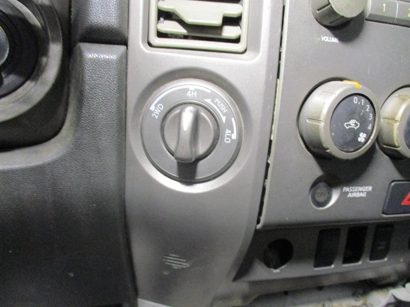 TITAN     2004 Dash/Interior/Seat Switch 2032944