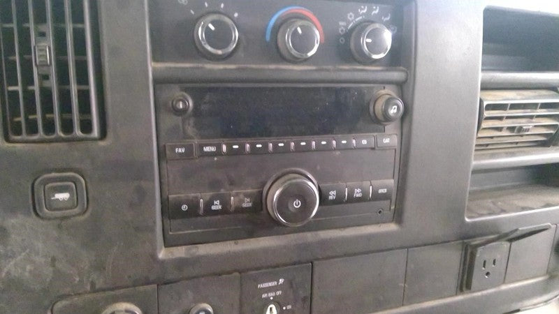 Audio Equipment Radio AM-FM-MP3 Fits 15-24 EXPRESS 2500 VAN 1739804