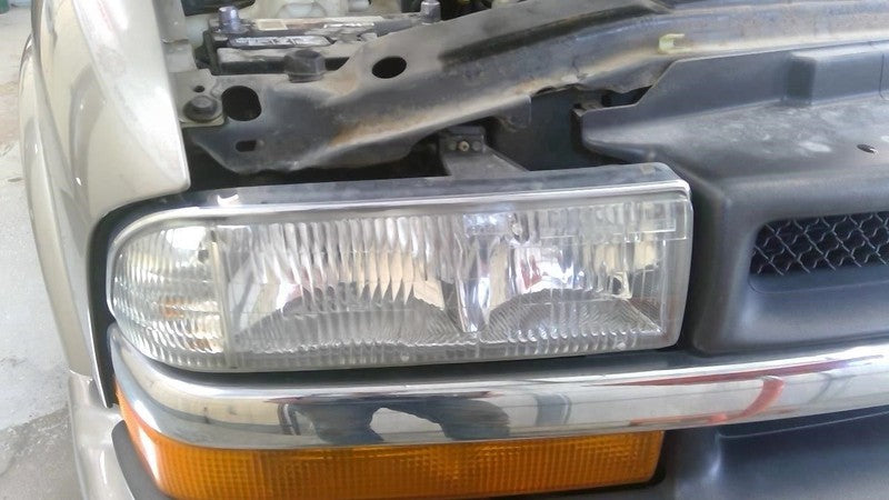 Passenger Headlight Chevrolet Fits 98-05 BLAZER S10/JIMMY S15 1909879