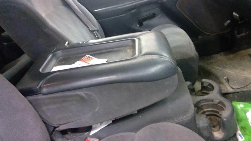 SILVRDO25 2002 Front Seat 2004174