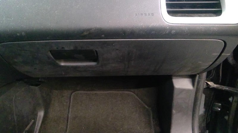 EQUINOX   2011 Glove Box 1741852