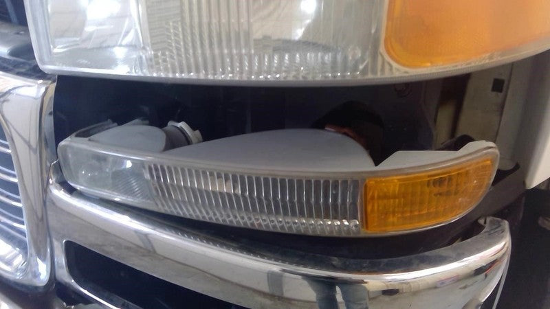 Driver Corner/Park Light Classic Style Fits 99-07 SIERRA 1500 PICKUP 2