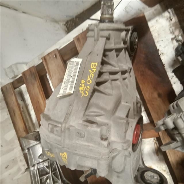 Carrier Rear Axle 4.8L Fits 11-18 PORSCHE CAYENNE 1638225