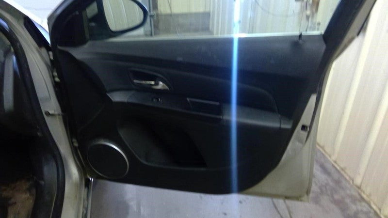 CRUZE     2011 Front Door Trim Panel 2027205