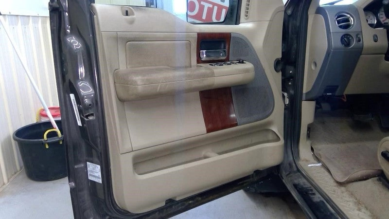 F150      2006 Front Door Trim Panel 2033974