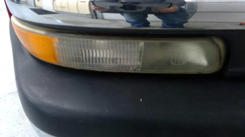 Passenger Corner/Park Light Below Headlamps Fits 00-06 SUBURBAN 1500 1
