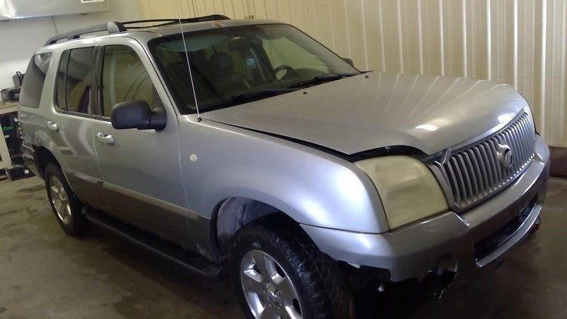 MOUNTNEER 2005 Front Door Trim Panel 2027409