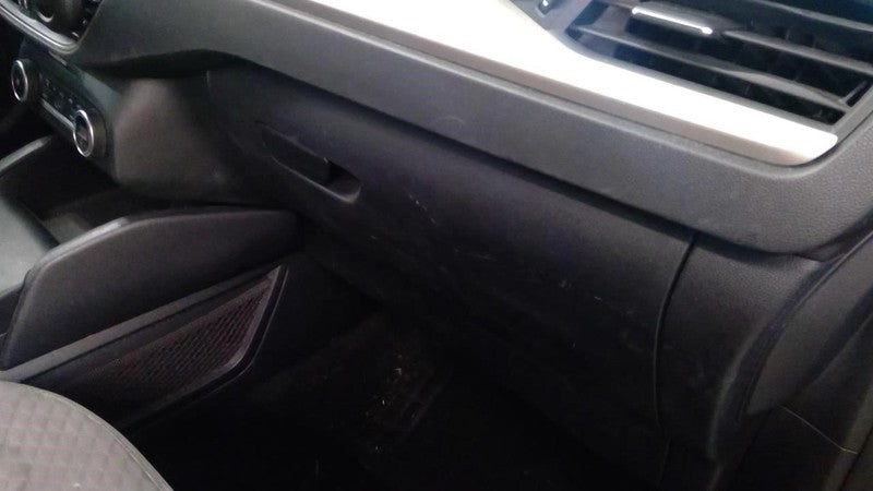 ESCAPE    2020 Glove Box 2026261
