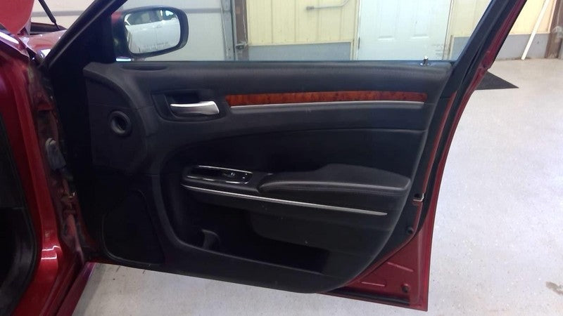 300       2014 Front Door Trim Panel 2050442