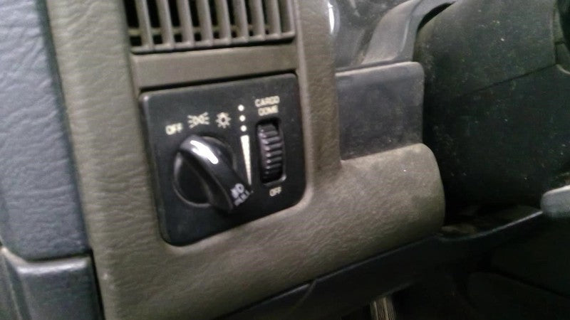 RAM1500   2004 Dash/Interior/Seat Switch 2033034