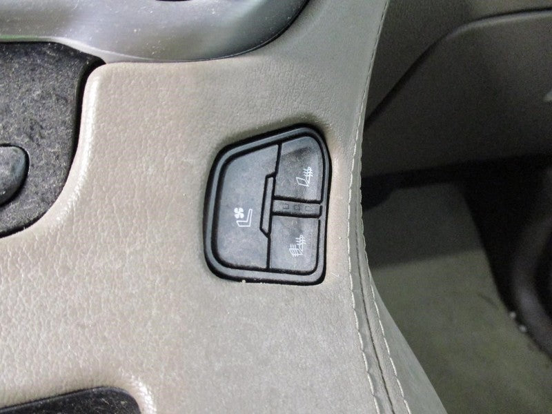 YUKONXL15 2017 Dash/Interior/Seat Switch 1687020