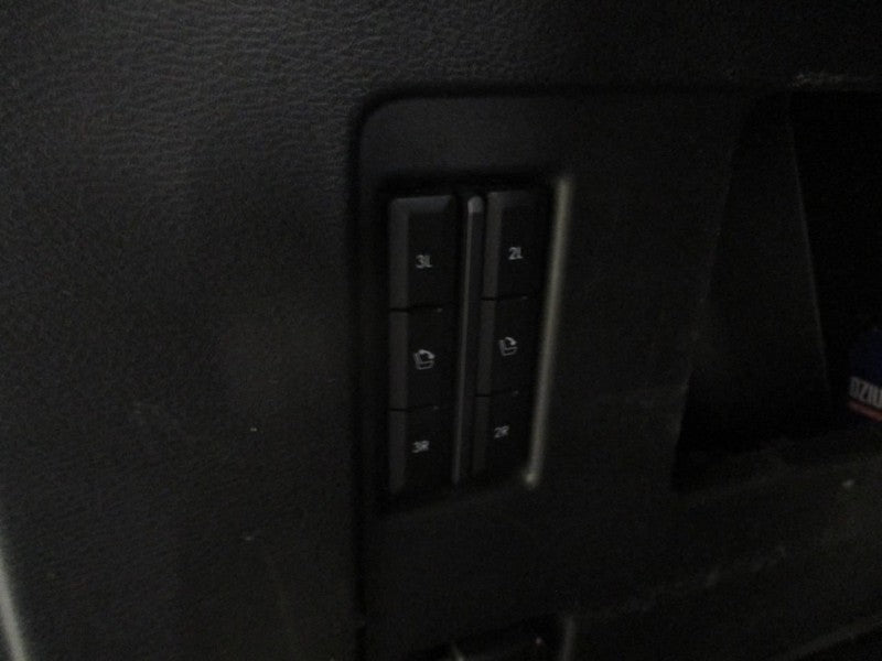 NAVIGATOR 2022 Seat Belt Rear 1696444