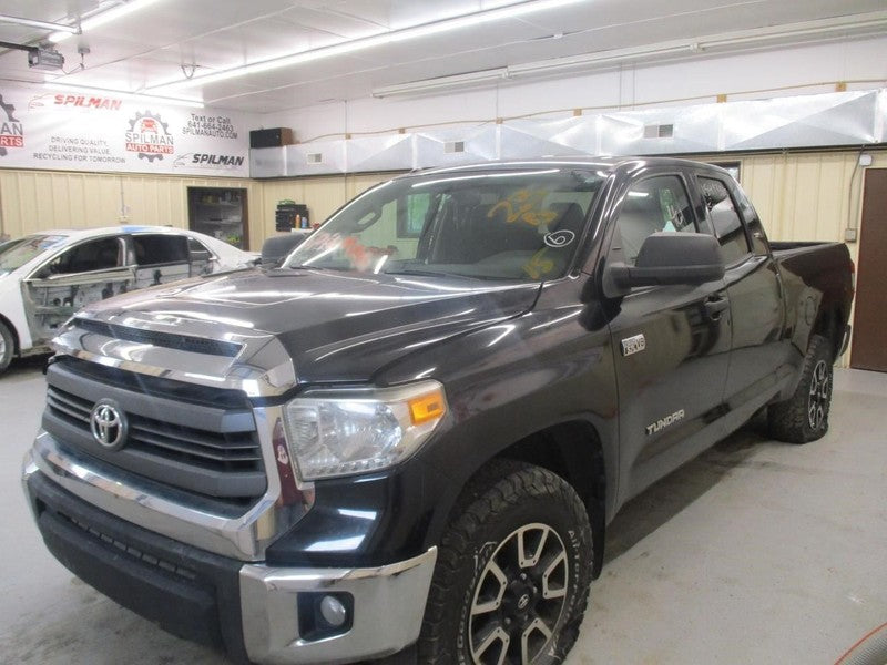 TUNDRA    2015 Owners Manual 1705052