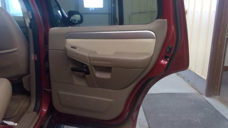 MOUNTNEER 2003 Door Trim Panel Rear 2020915