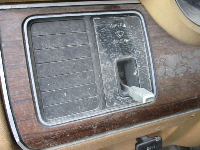 Passenger Right Front Door Vent Glass Fits 81-84 DODGE 150 VAN 1200062