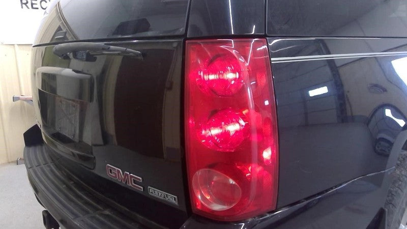 Passenger Tail Light Excluding Denali Fits 07-11 YUKON 1967106