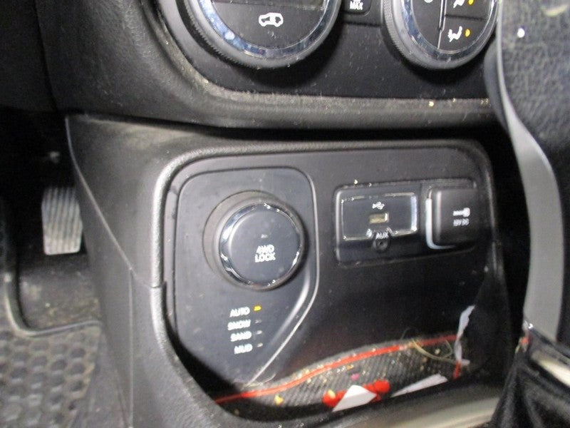 RENEGADE  2017 Dash/Interior/Seat Switch 1738857