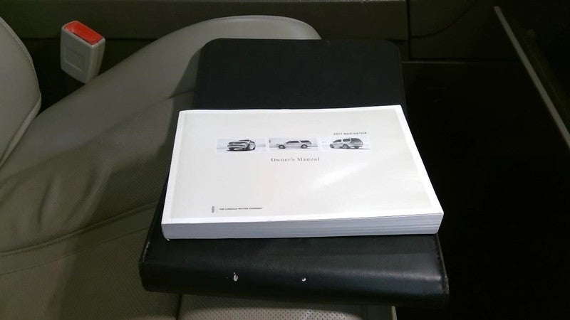 NAVIGATOR 2017 Owners Manual 1918904