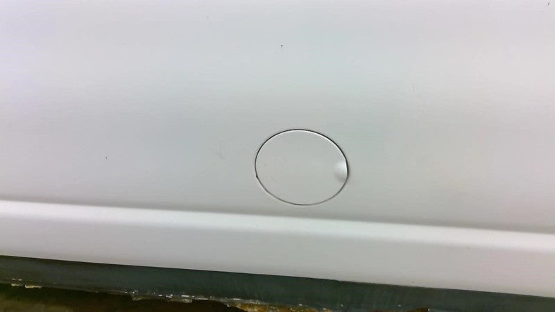 E250      1999 Fuel Filler Door 1734539