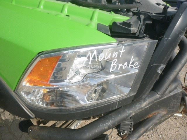 Console Front Floor Bucket Seats Fits 18 DODGE 2500 PICKUP 1511233