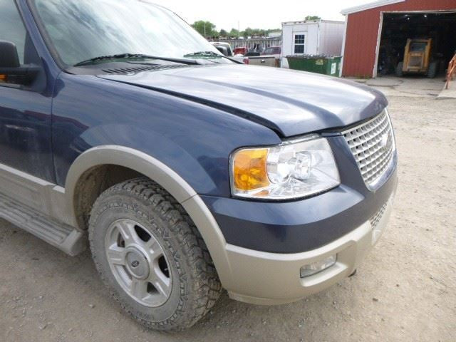 Passenger Right Headlight Bright Background Fits 03-06 EXPEDITION 1180