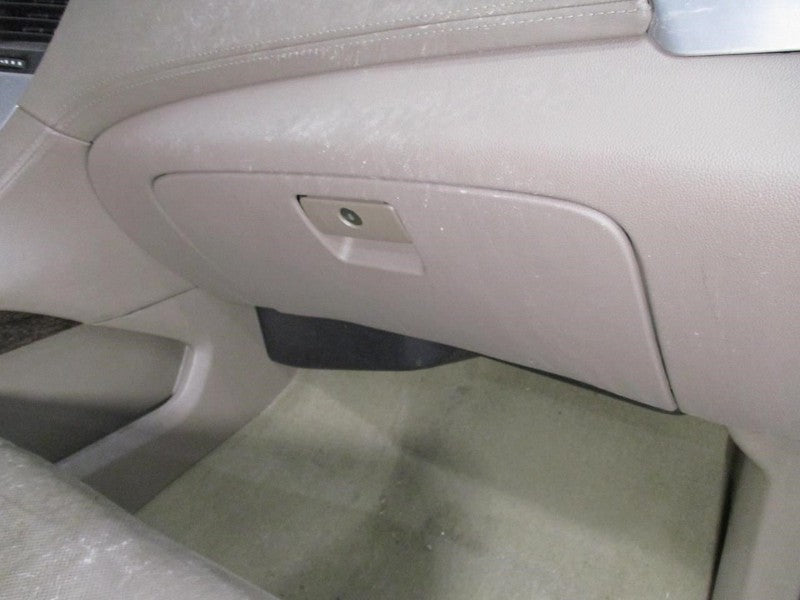 YUKONXL15 2017 Glove Box 1686931