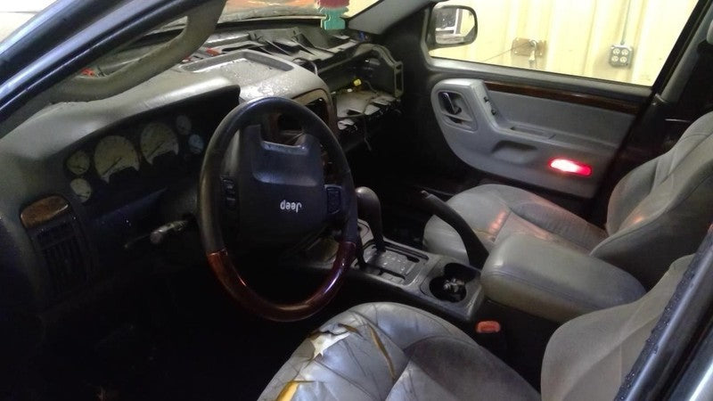 Driver Left Tail Light Thru 11/11/01 Fits 99-02 GRAND CHEROKEE 1728039