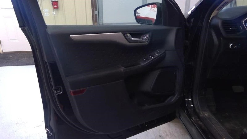 ESCAPE    2020 Front Door Trim Panel 2026271