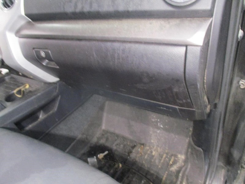TUNDRA    2015 Glove Box 1704978