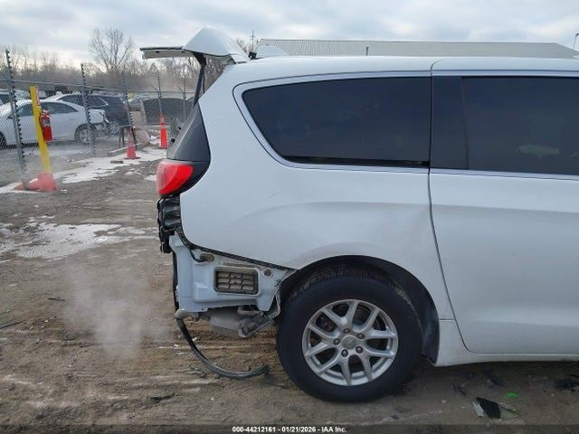 Driver Headlight With Quad Halogen VIN G Fits 17-20 PACIFICA 1869101
