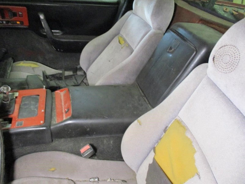 FIERO     1985 Console Front 1680446